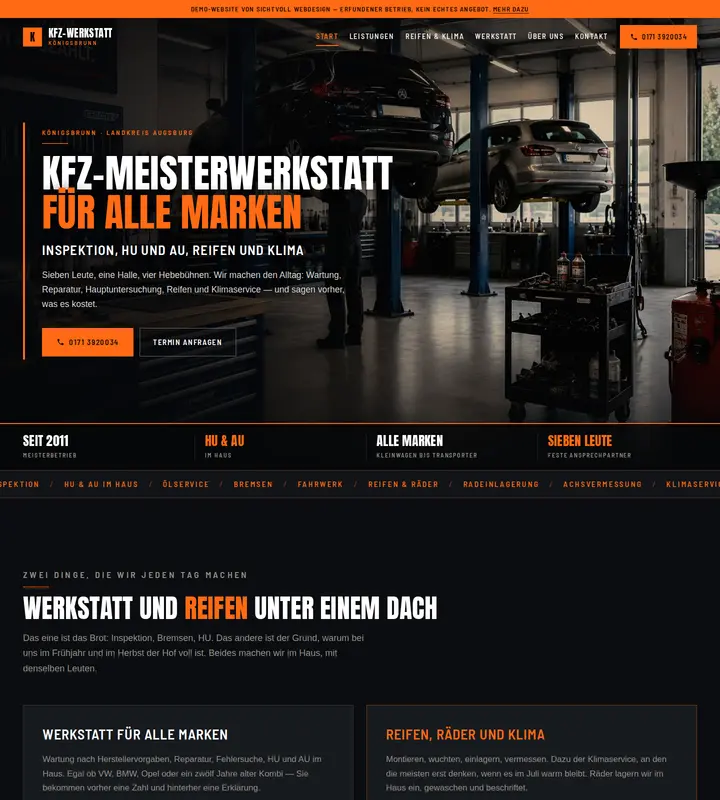 Startseite der Beispielwebsite Kfz-Werkstatt Königsbrunn: dunkler Auftritt mit kräftigem Orange und Kennzahlenband, darüber das Band mit dem Demo-Hinweis
